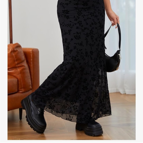 Milumia Dark Romantic  NWOT Low Waist  Whimsy Goth Maxi Black Floral Velvet - Picture 12 of 12